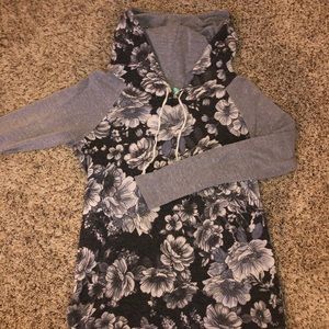 Long sleeve with hoodie